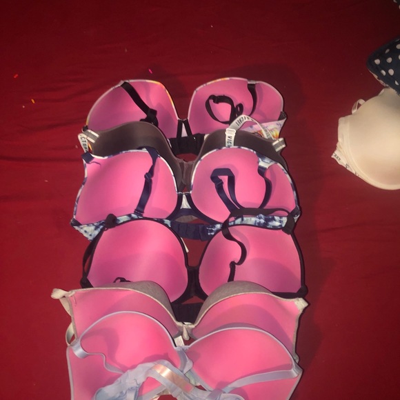 Victoria secret/ PINK gently used BRAS 36DDD - Picture 3 of 3